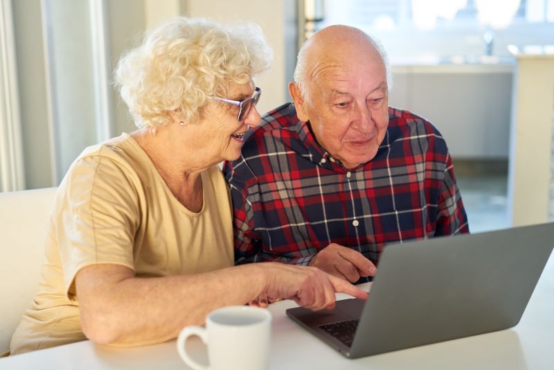 Seniors Access High-Speed Internet: How to Qualify Fast