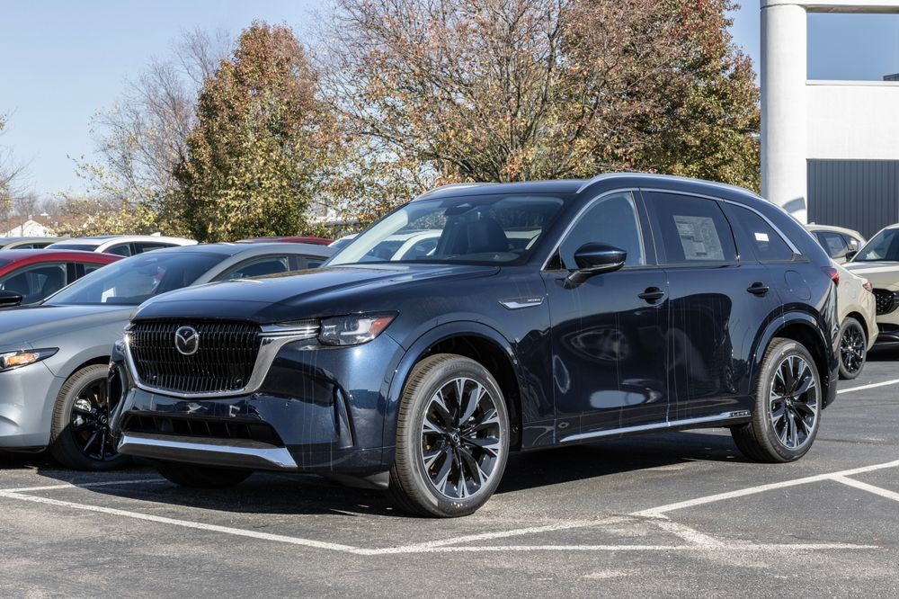 2025 Mazda CX-90: Luxury Meets Performance and Practicality