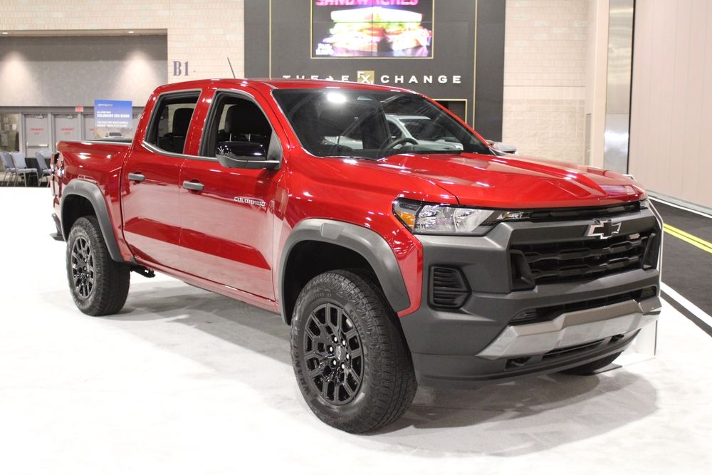 Introducing the 2025 Chevrolet Colorado: Mid-Size Pickup Excellence