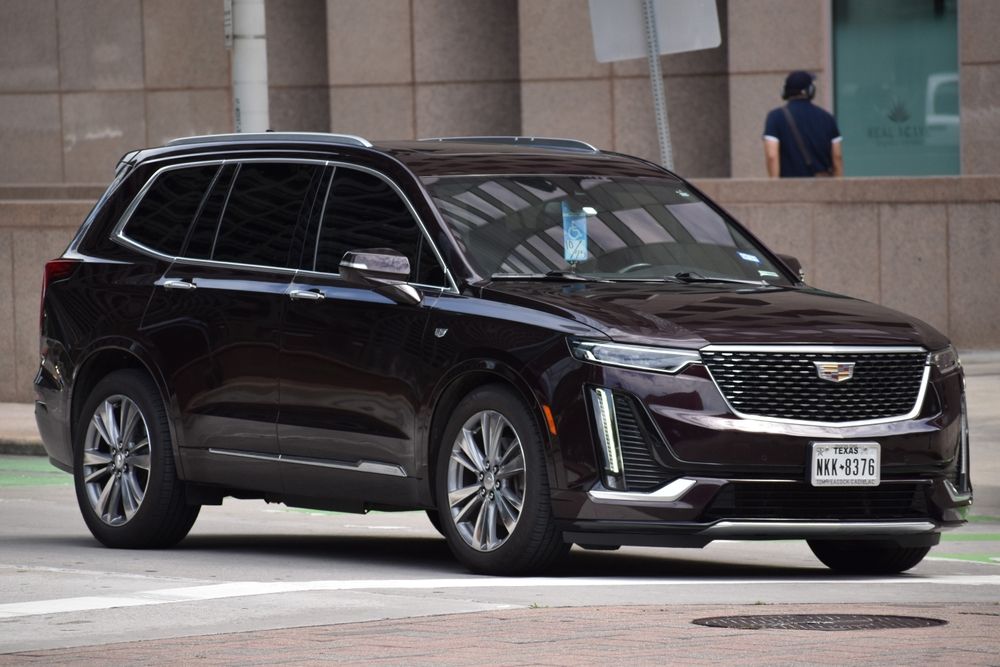 2025 Cadillac XT5: Stylized Comfort with Practical Utility