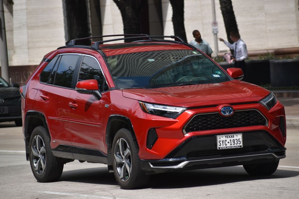 The New 2025 Toyota RAV4: Stylish Adventure Ready 