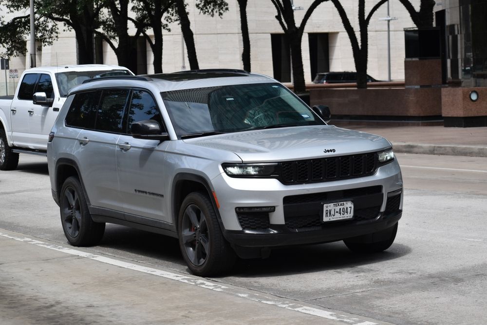 2025 Jeep Grand Cherokee Night Eagle: Style and Power