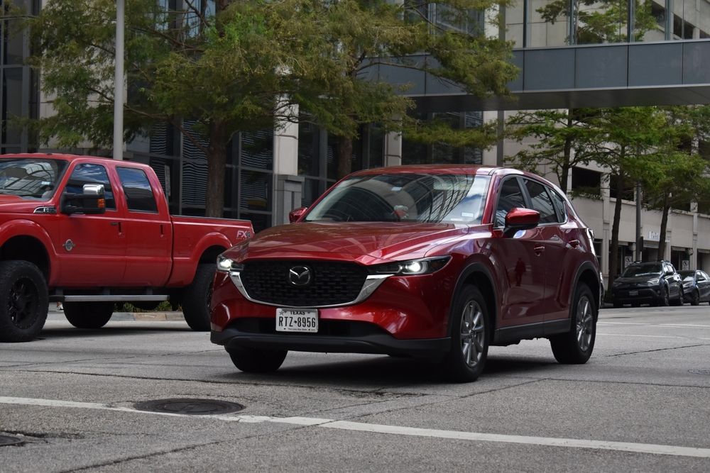 2025 Mazda CX-5: Driving Enthusiast's Stylish Compact Crossover